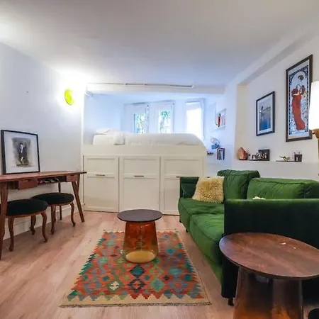 Cozy Studio With Amazing Location * ヌイイ＝シュル＝セーヌ