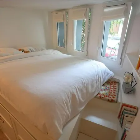 Cozy Studio With Amazing Location アパート ヌイイ＝シュル＝セーヌ